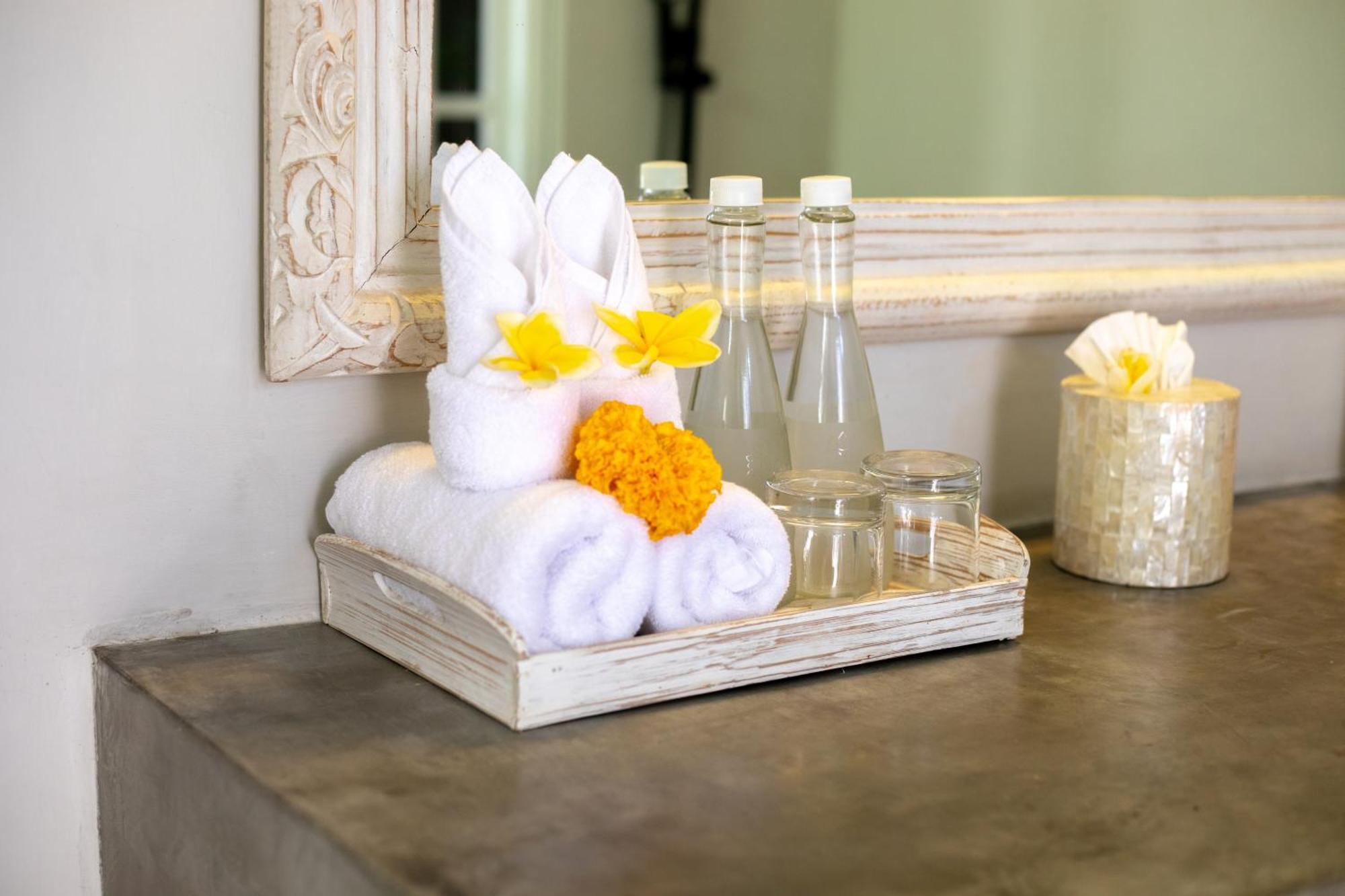 Villa Lodek Deluxe Seminyak Eksteriør billede