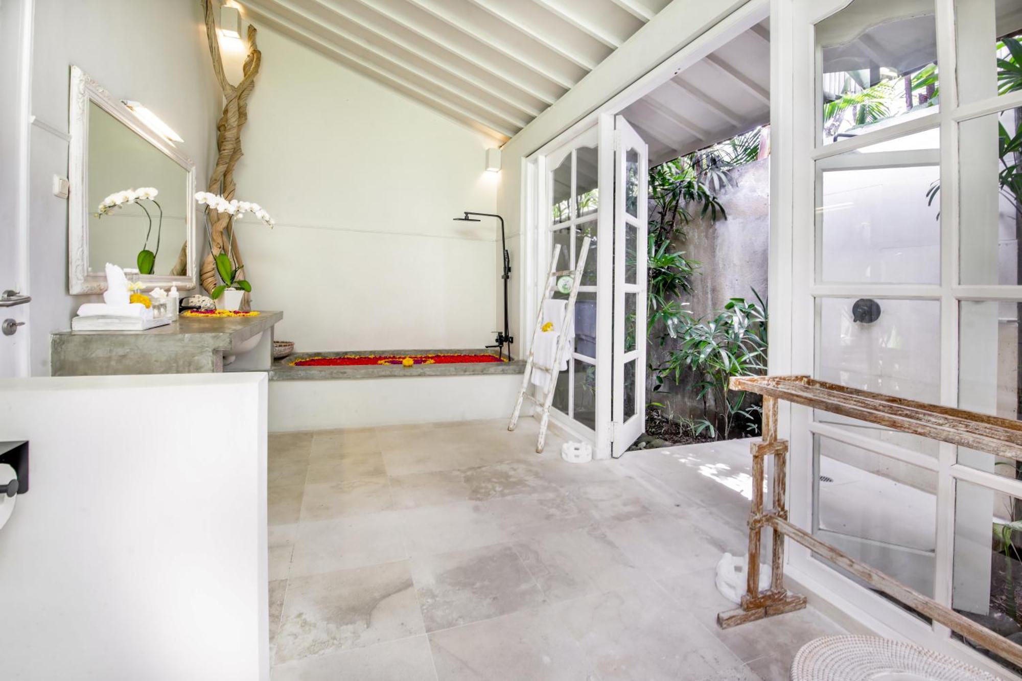 Villa Lodek Deluxe Seminyak Eksteriør billede